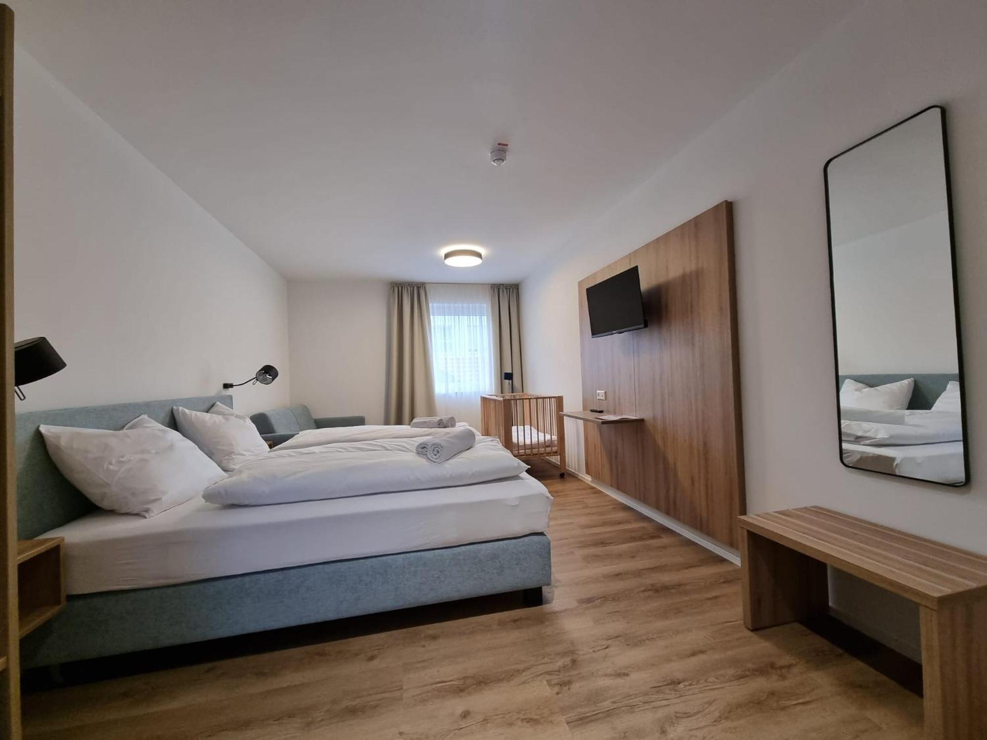 Apartment Gaestehaus Und Weingut Erich Hirth Obersulm