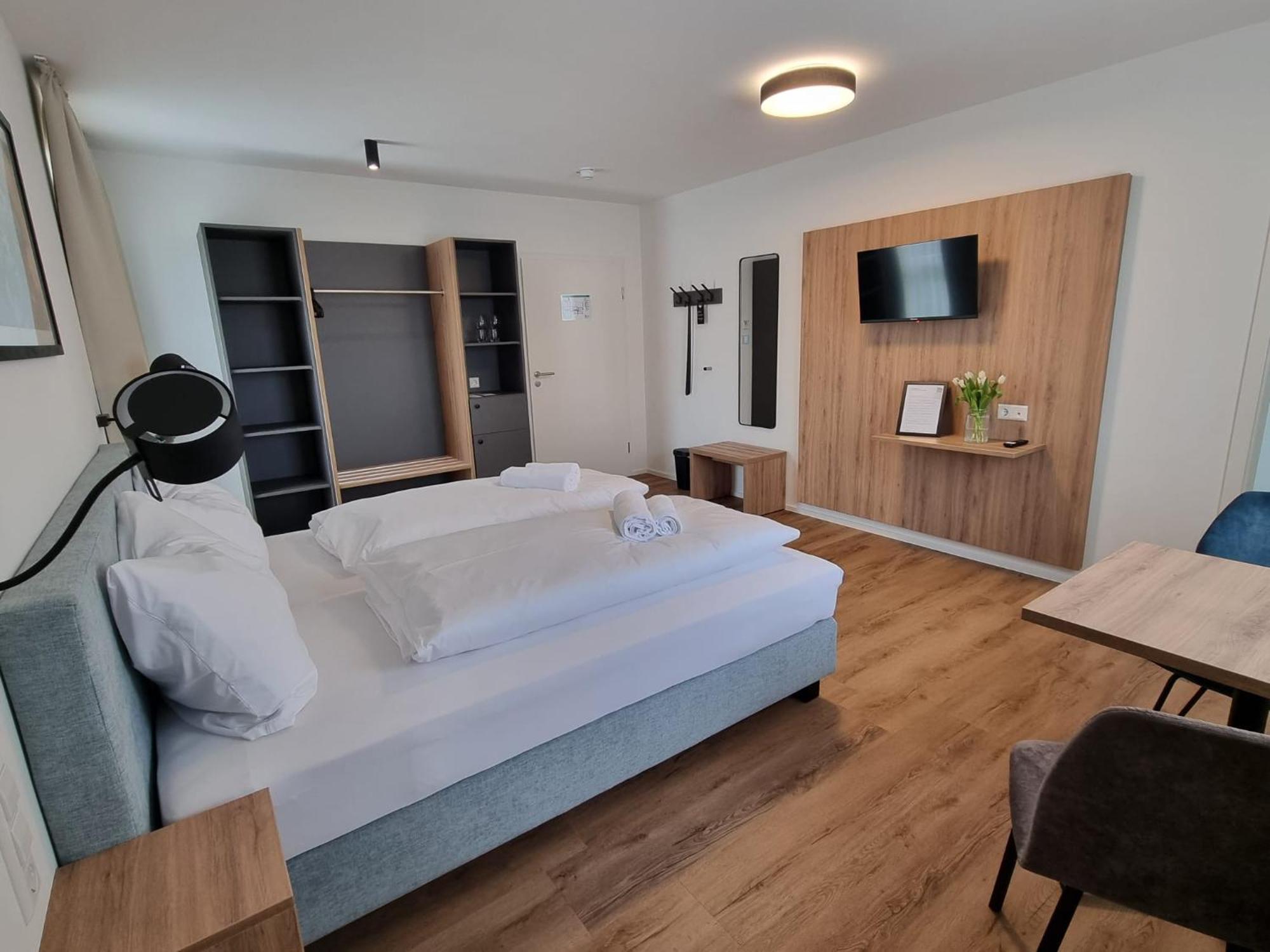Apartment Gaestehaus Und Weingut Erich Hirth Obersulm